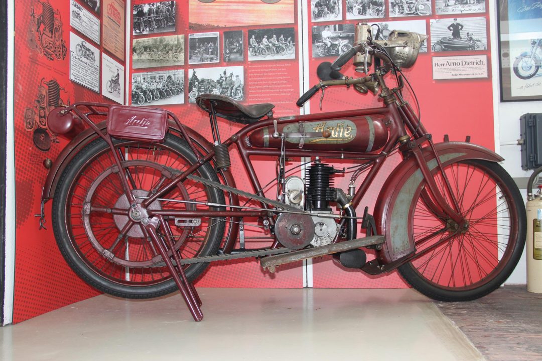 Ausstellungsstück des Motoren Museums